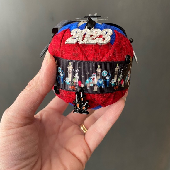 Hand crafted, Disney haunted mansion quilt look solid ornament with gift box - Picture 3 of 9